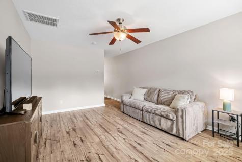 33 English Ivy Road Asheville NC 28806