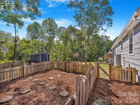 105 Smith Graveyard Road Asheville NC 28806