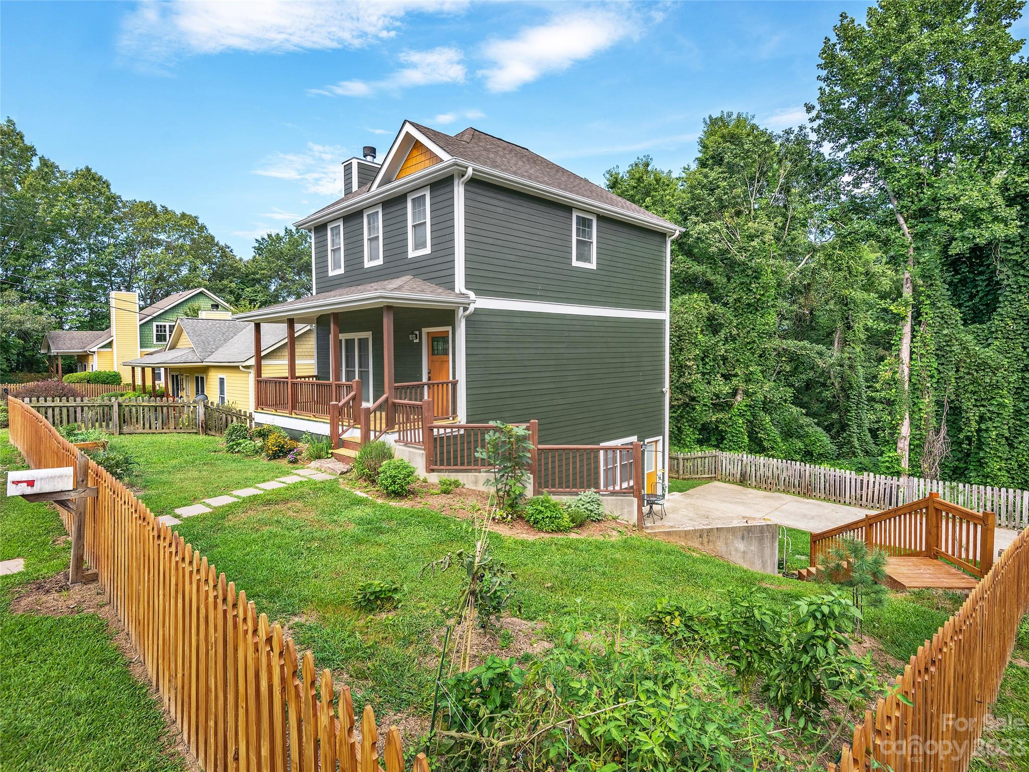12 Cross Place Asheville NC 28801