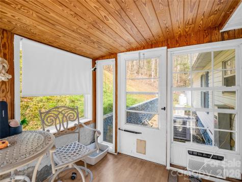 48 Laurel Cove Road Leicester NC 28748