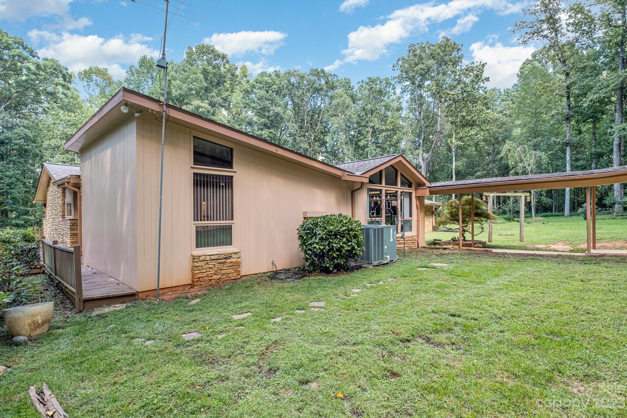 2756 Peachtree Road Statesville NC 28625