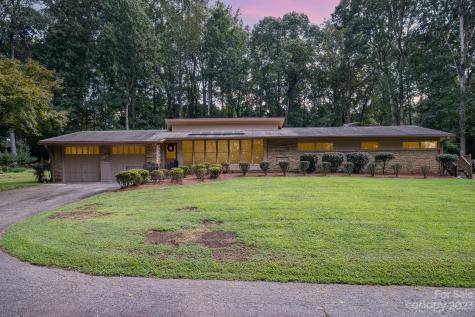 2756 Peachtree Road Statesville NC 28625