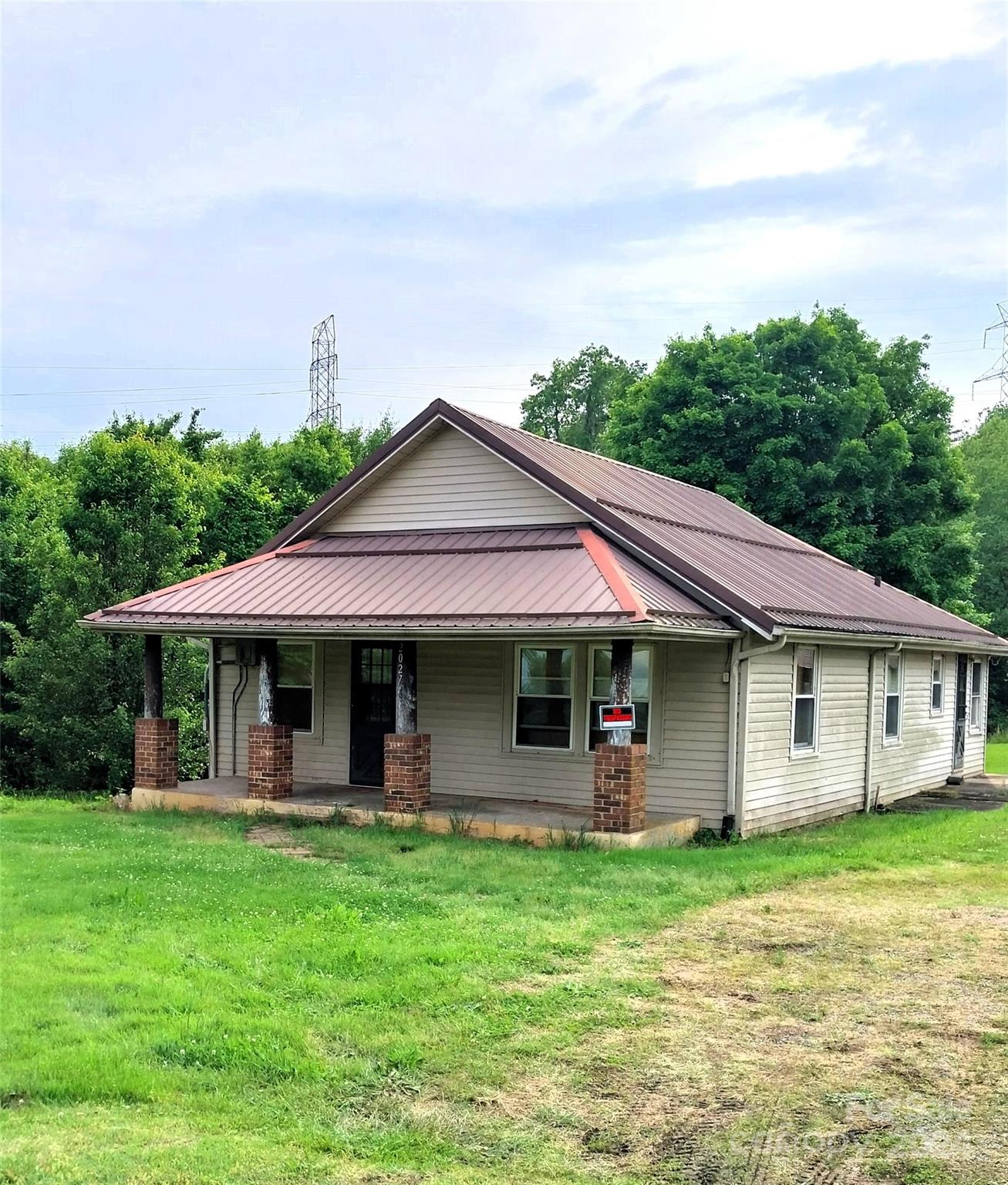 2027 Old Shelby Road Hickory NC 28602