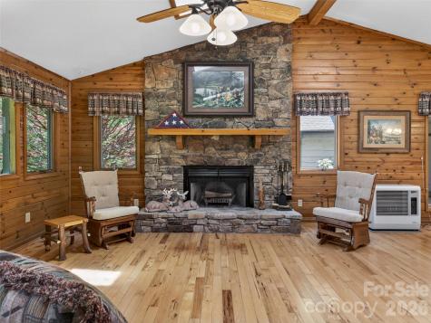 255 Westover Lane Burnsville NC 28714