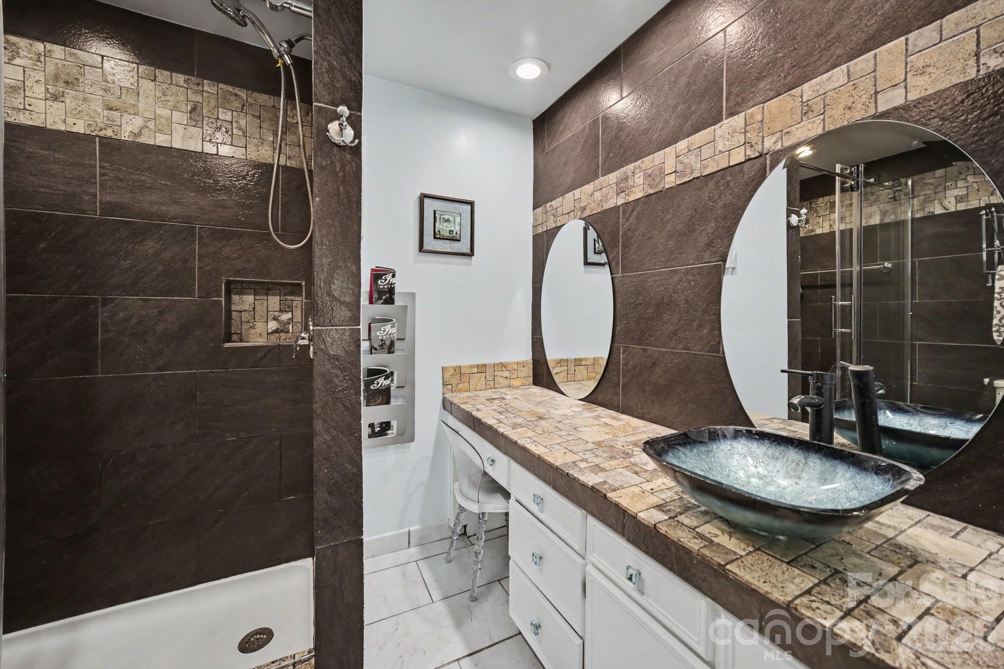 7108 Hollyhouse Drive Charlotte NC 28215
