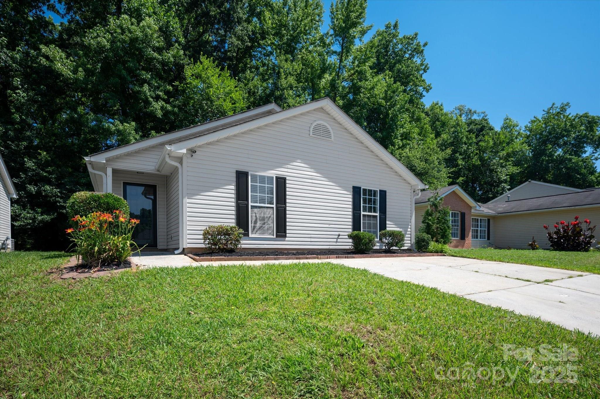 5717 Fairchase Avenue Charlotte NC 28269