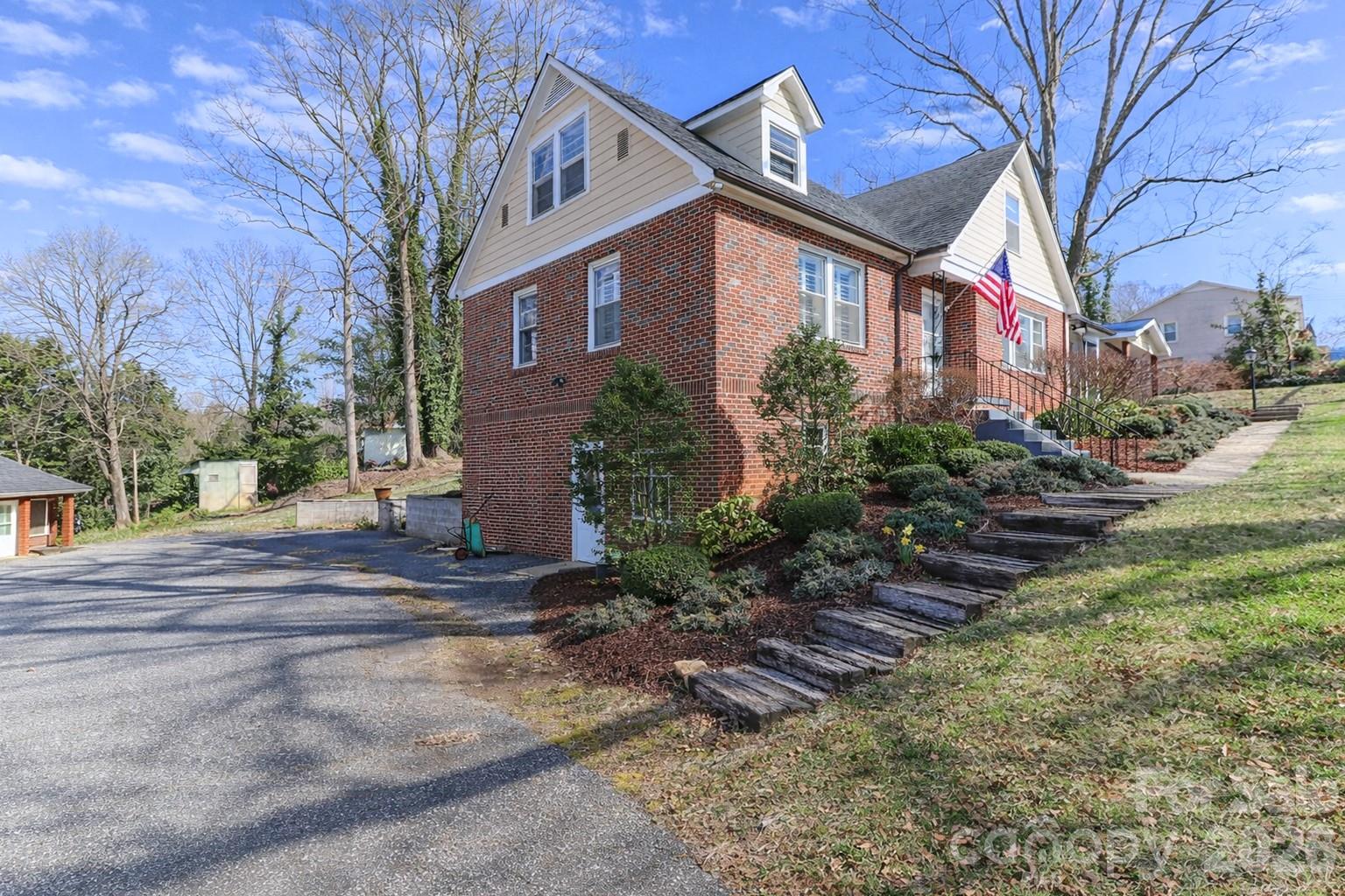 216 31st Avenue NW Hickory NC 28601