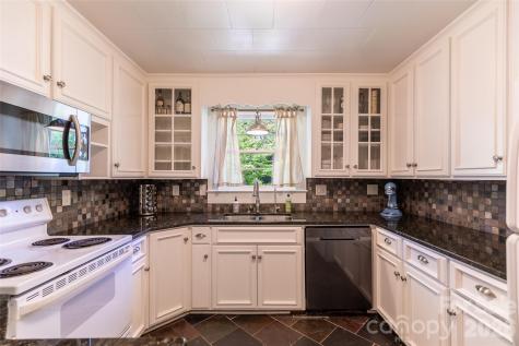 216 31st Avenue NW Hickory NC 28601
