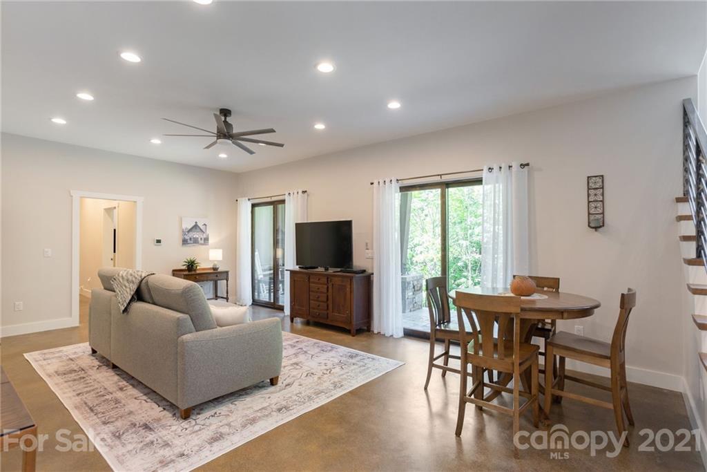 121 High Hickory Trail Swannanoa NC 28778