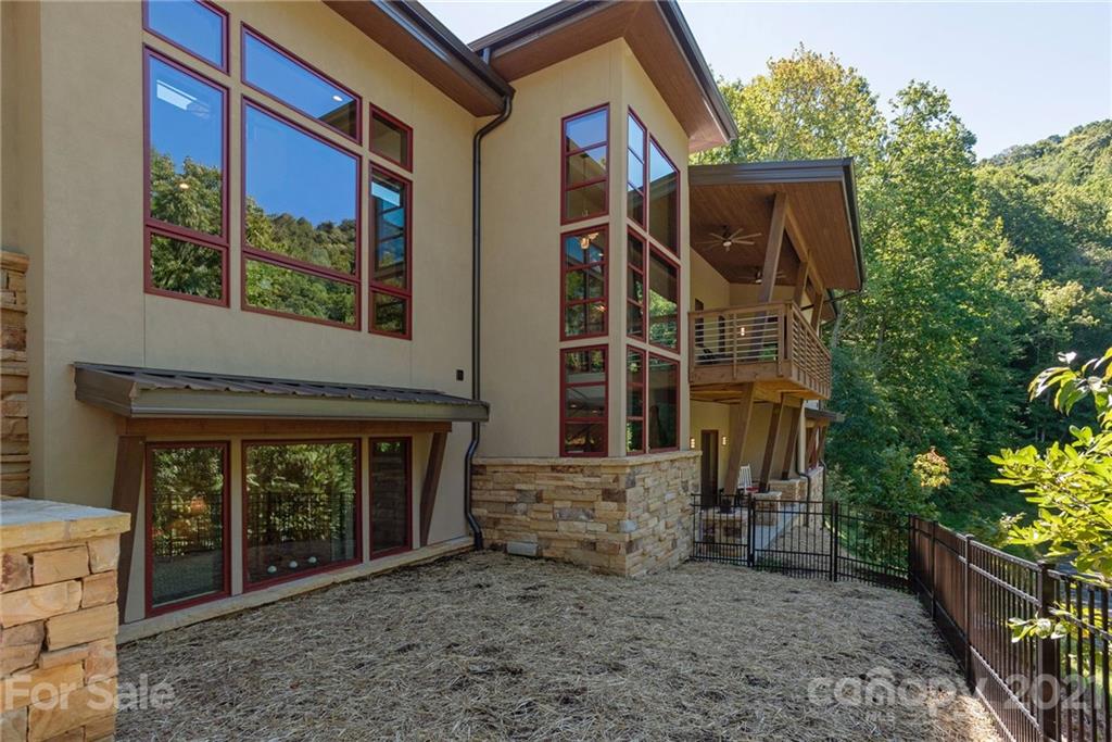 121 High Hickory Trail Swannanoa NC 28778