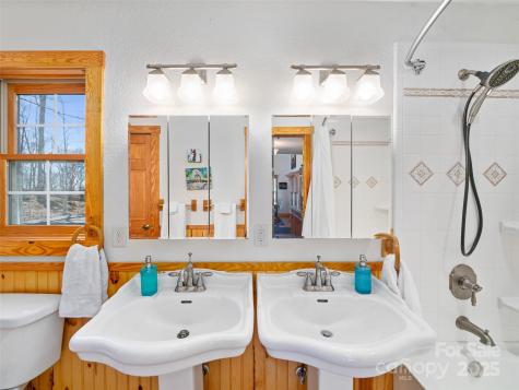 20 Claw Court Bakersville NC 28705