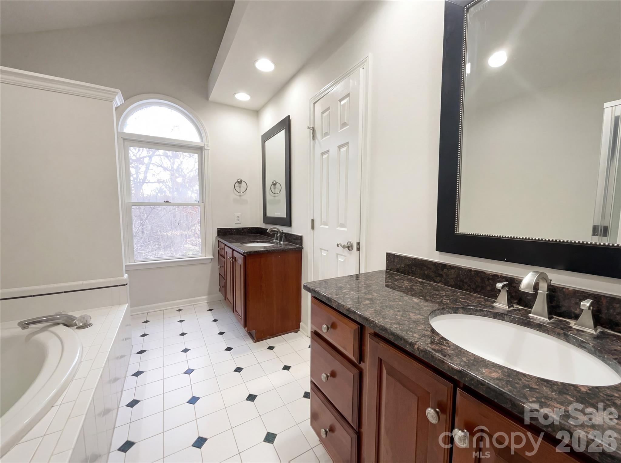 122 W Tattersall Drive Statesville NC 28677