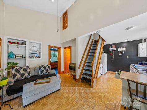 11 Pinewood Road Asheville NC 28805