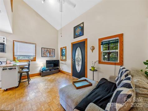 11 Pinewood Road Asheville NC 28805