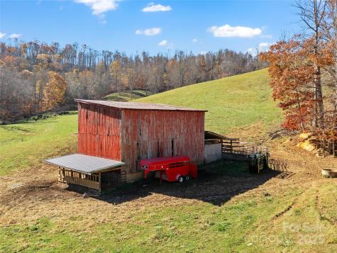 321 Lyle Lane Green Mountain NC 28740