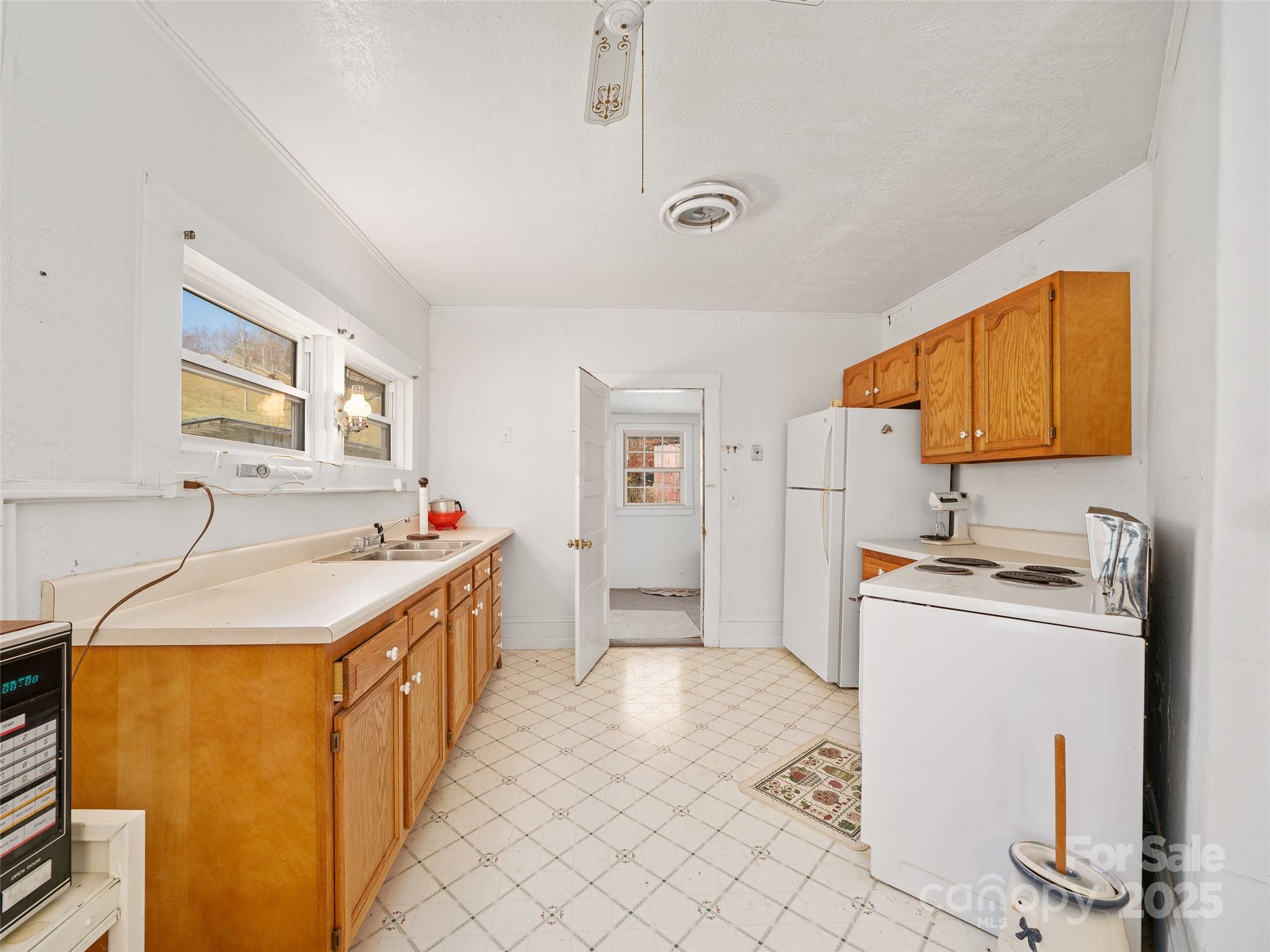 321 Lyle Lane Green Mountain NC 28740