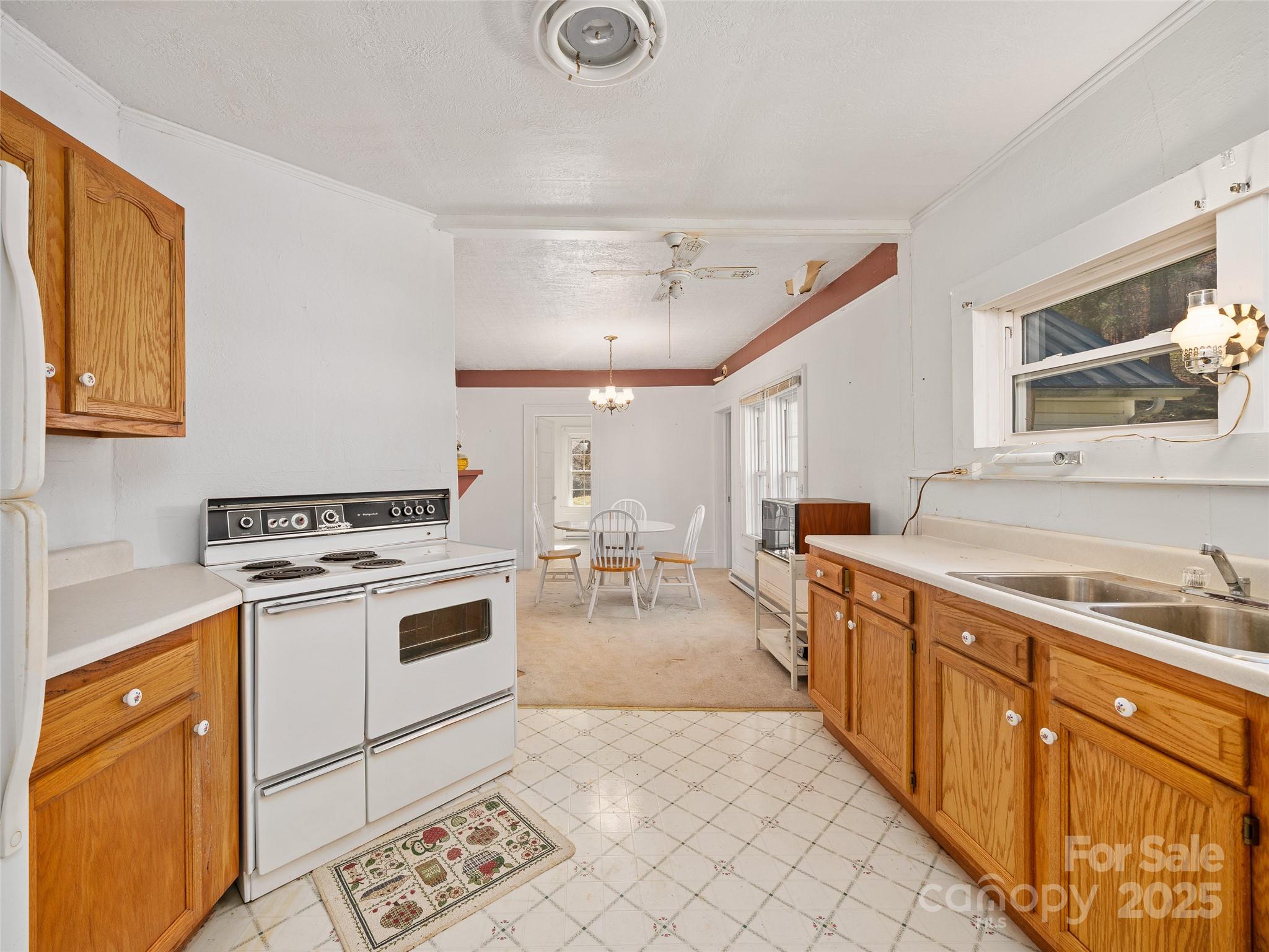 321 Lyle Lane Green Mountain NC 28740