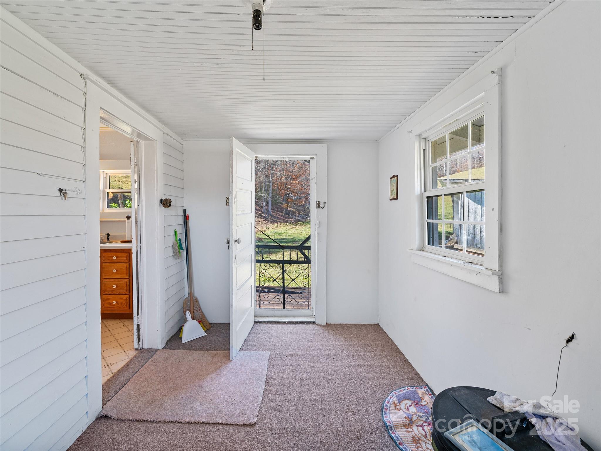 321 Lyle Lane Green Mountain NC 28740