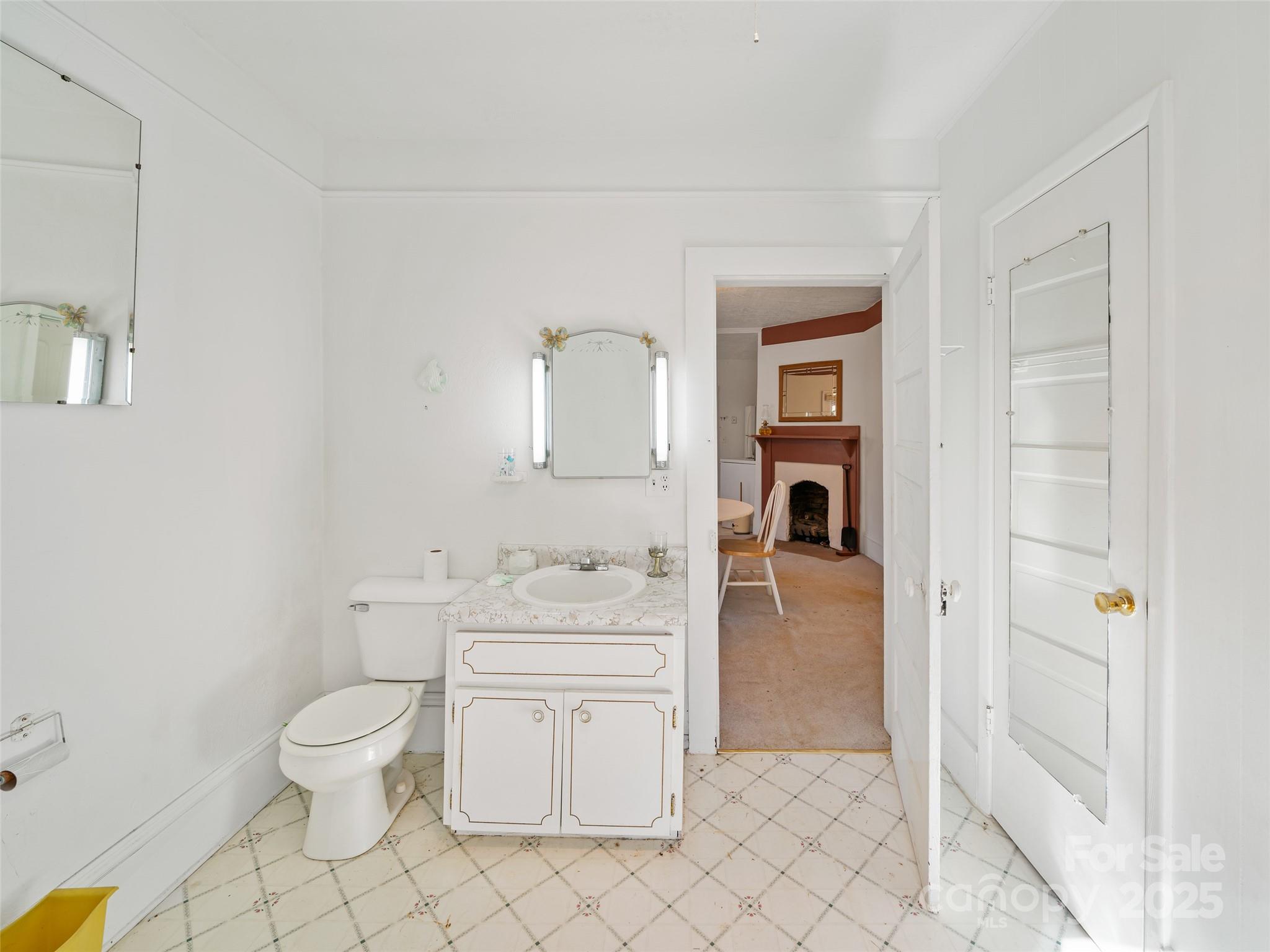 321 Lyle Lane Green Mountain NC 28740