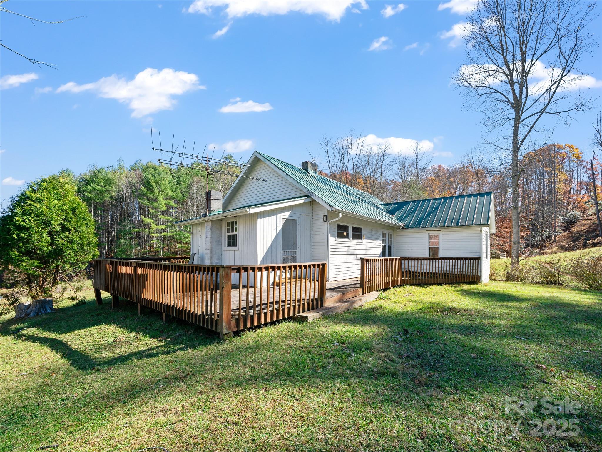 321 Lyle Lane Green Mountain NC 28740