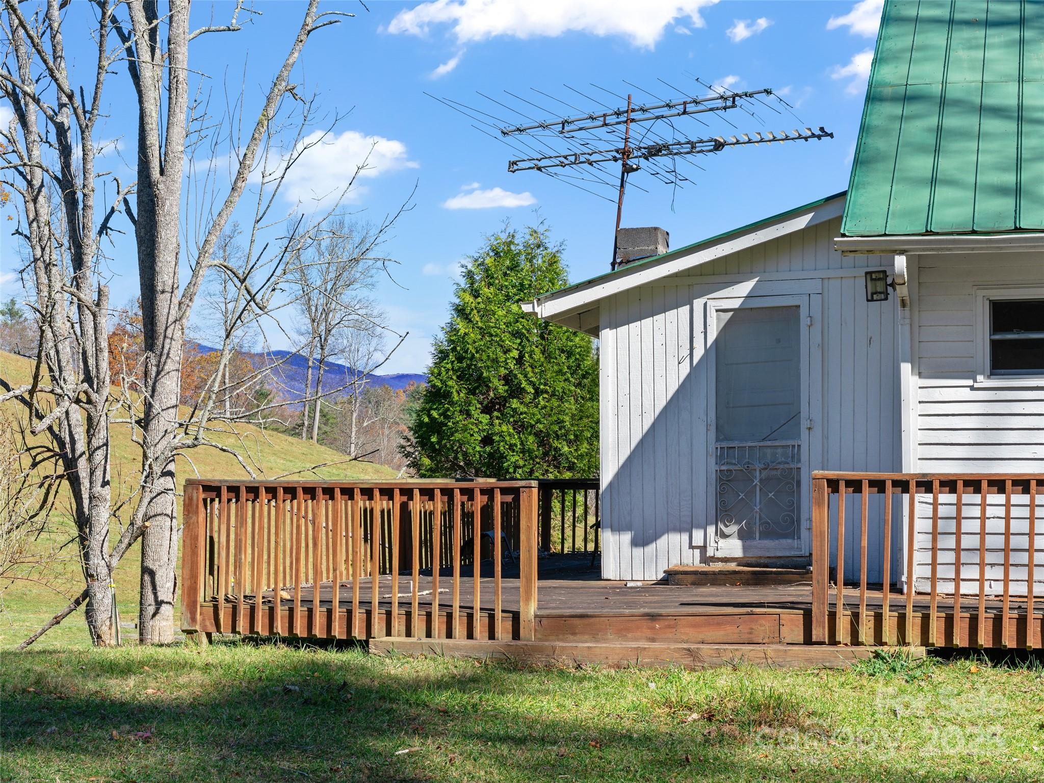 321 Lyle Lane Green Mountain NC 28740