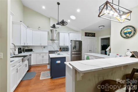 20 Brookstone Place Candler NC 28715