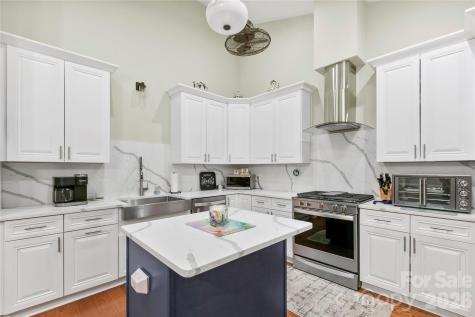 20 Brookstone Place Candler NC 28715