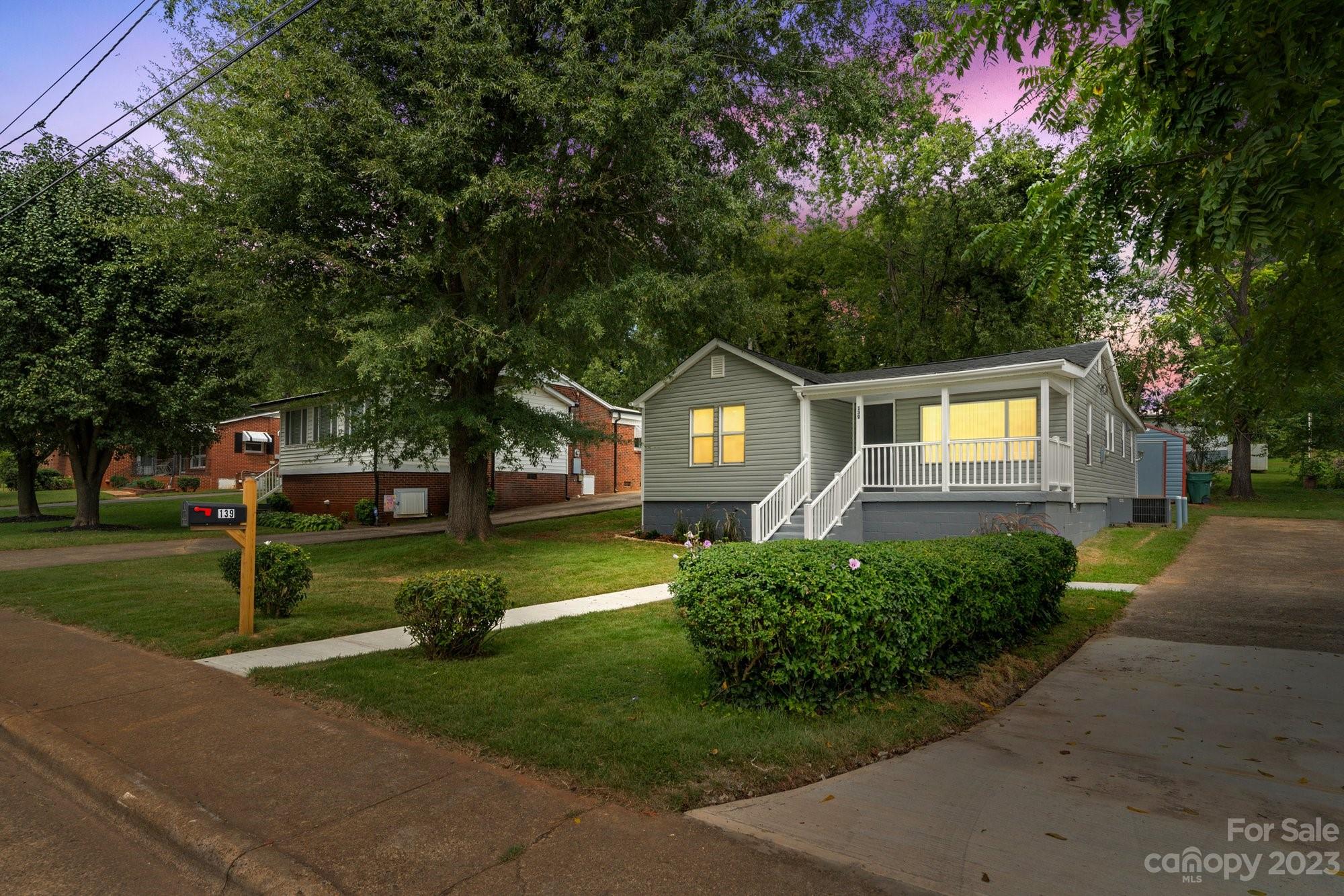 139 S Caldwell Avenue Newton NC 28658