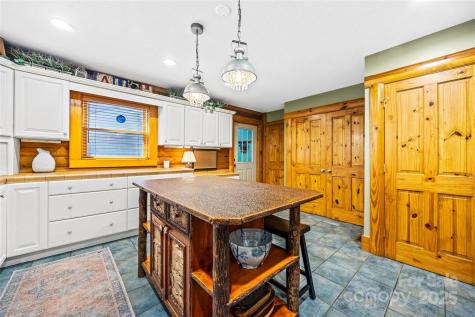 82 Running Ridge Road Asheville NC 28804