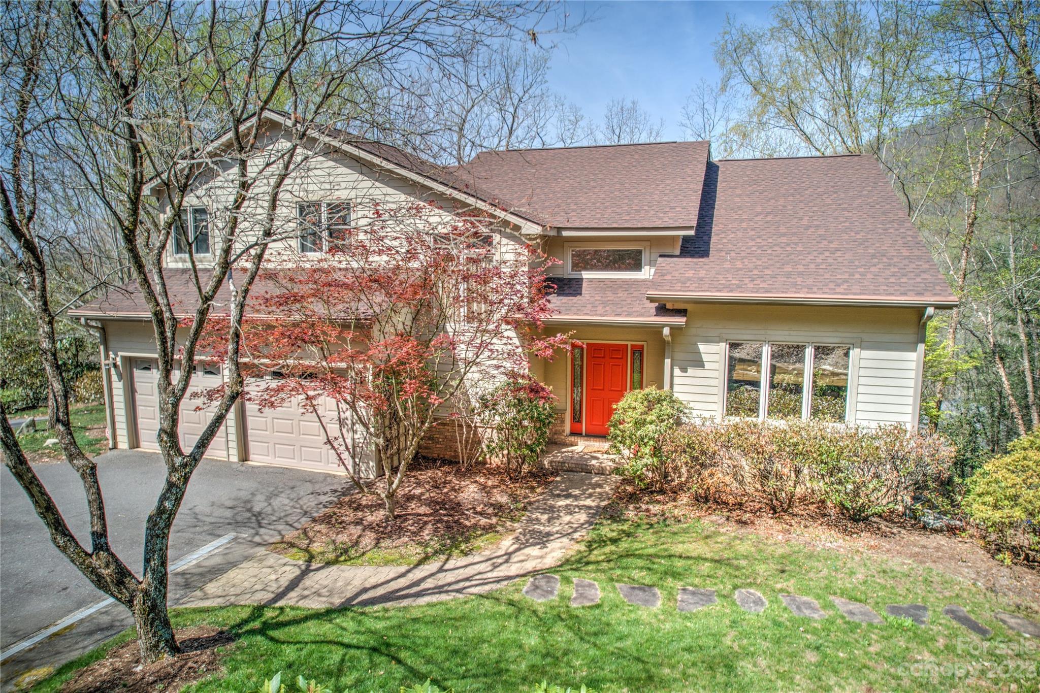3 Woodburn Court Swannanoa NC 28778