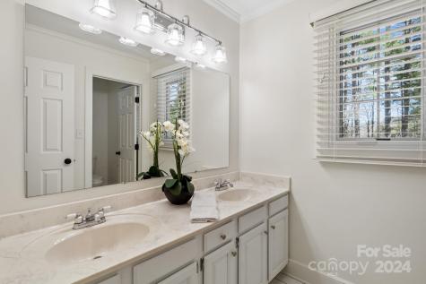 4 Stuyvesant Crescent Asheville NC 28803