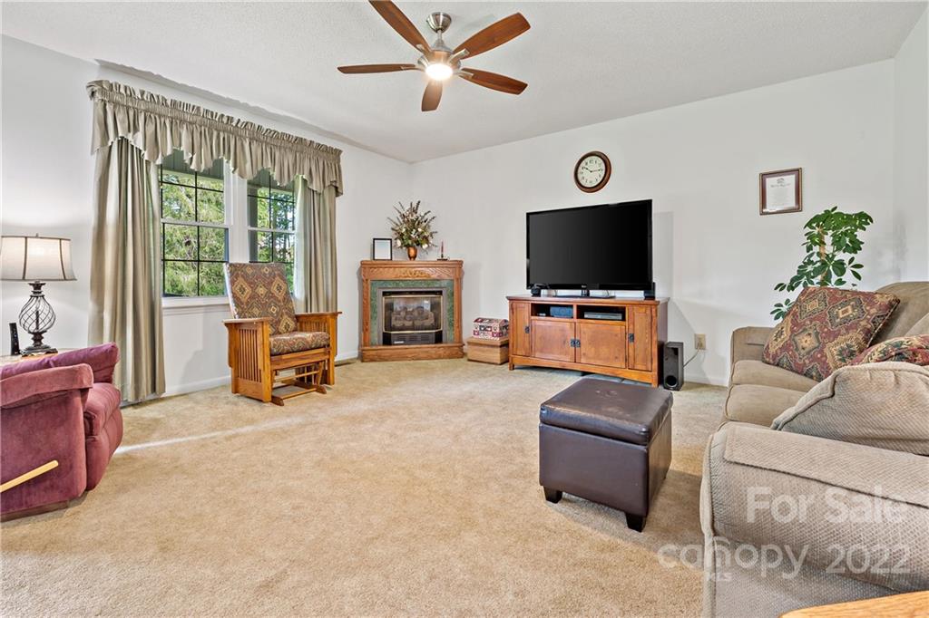 186 Hunt Lane Marion NC 28752