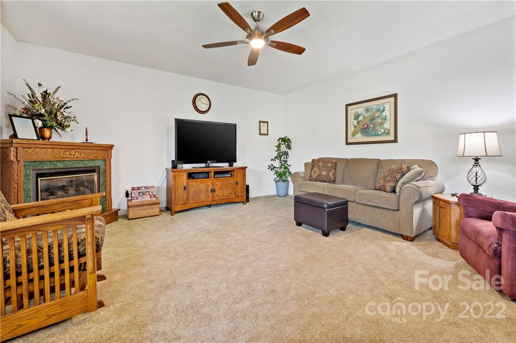 186 Hunt Lane Marion NC 28752