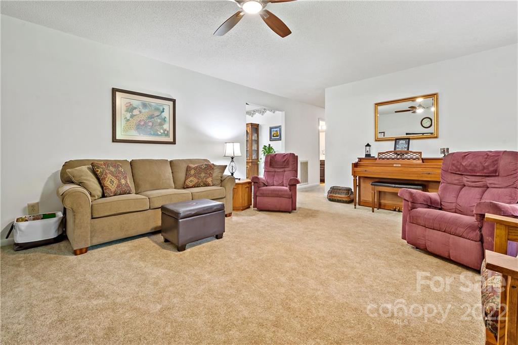 186 Hunt Lane Marion NC 28752