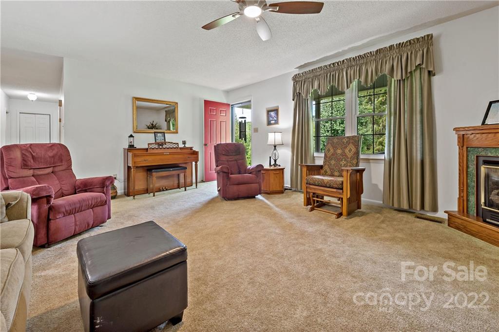 186 Hunt Lane Marion NC 28752