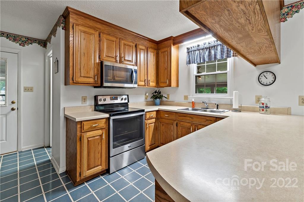 186 Hunt Lane Marion NC 28752