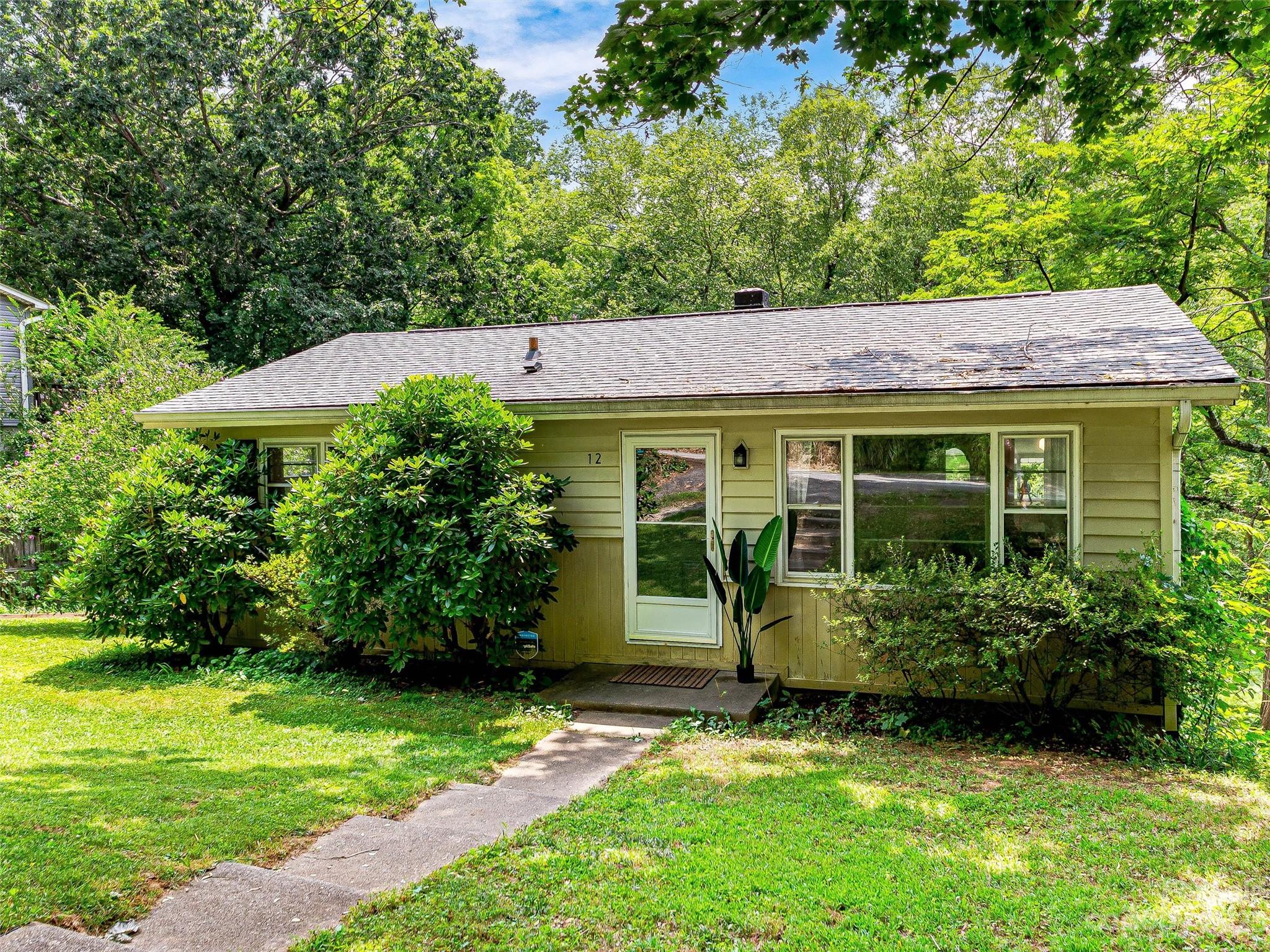 12 Old Turnpike Road Arden NC 28704