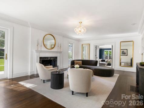 1930 Queens Road W Charlotte NC 28207