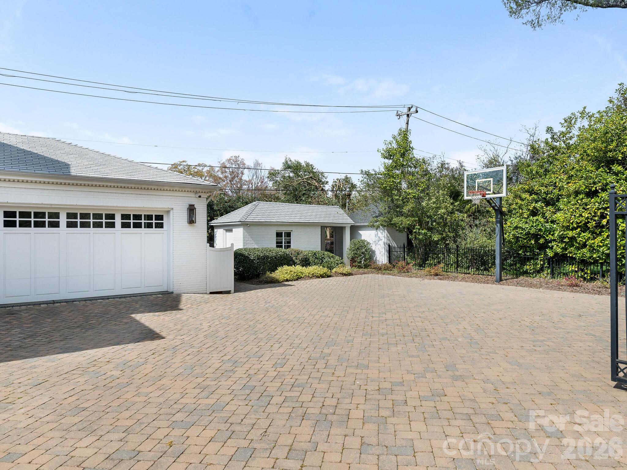 1930 Queens Road W Charlotte NC 28207
