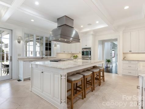 1930 Queens Road W Charlotte NC 28207