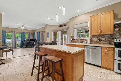 5010 Ardenwoods Drive Charlotte NC 28215