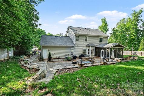 5010 Ardenwoods Drive Charlotte NC 28215