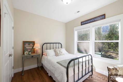 143 Beechnut Drive Hendersonville NC 28739