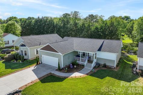 143 Beechnut Drive Hendersonville NC 28739
