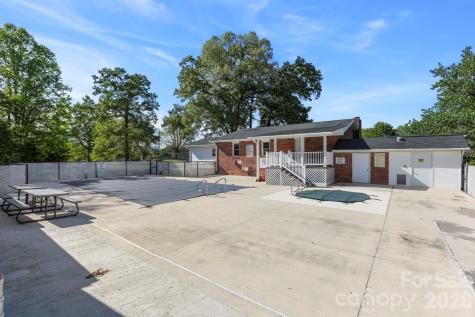 143 Beechnut Drive Hendersonville NC 28739