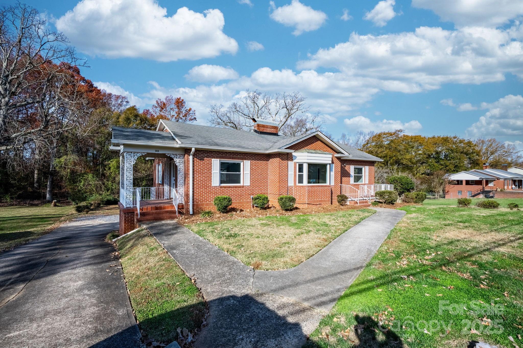 313 17th Street NW Hickory NC 28601
