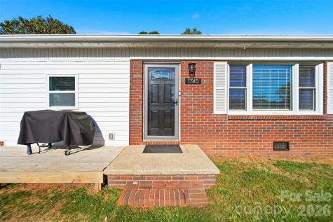 1745 26th Street NE Hickory NC 28601