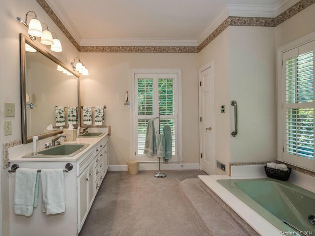 5800 Masters Court Charlotte NC 28226