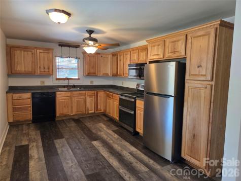 42 East Boulevard Burnsville NC 28714
