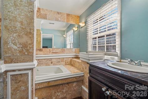 7144 Chapparall Lane Charlotte NC 28215